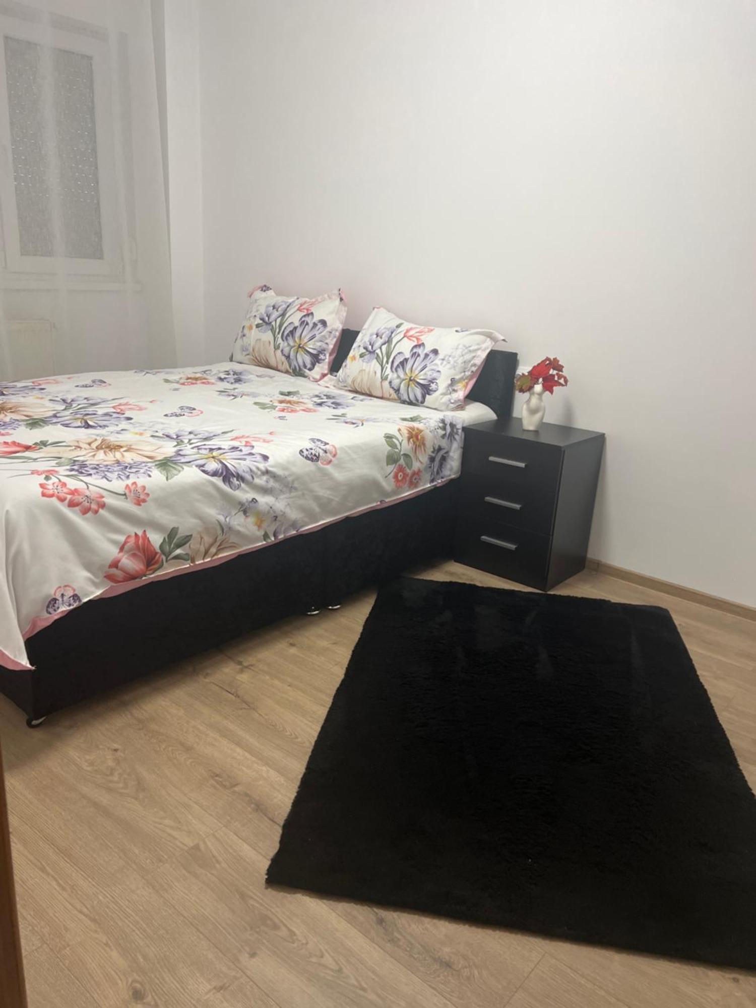 Central Trei Camere Bacău Eksteriør bilde