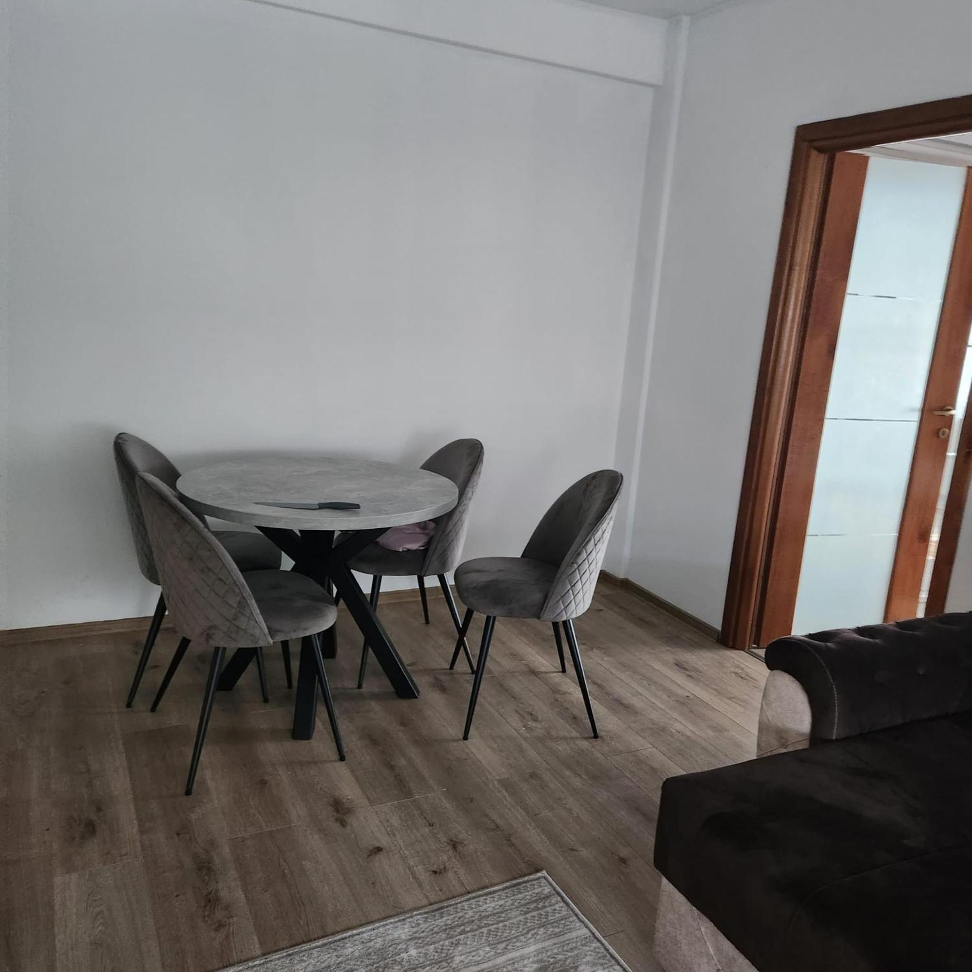 Central Trei Camere Bacău Eksteriør bilde